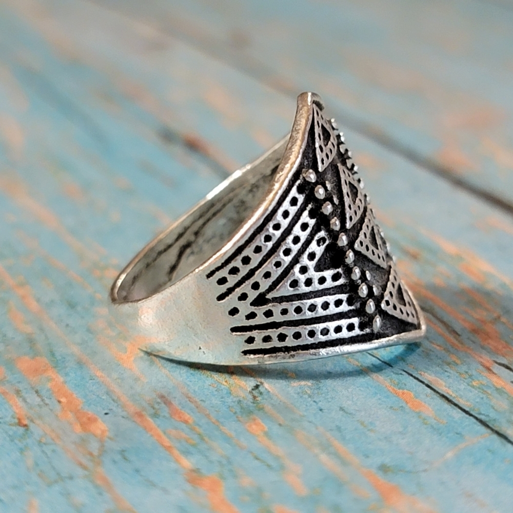 Southwest Style Aztec Pattern Statement Ring - Picture 6 of 8